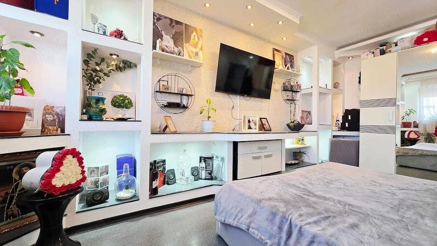 Apartament cu 3 camere decomandat, mobilat în Central
