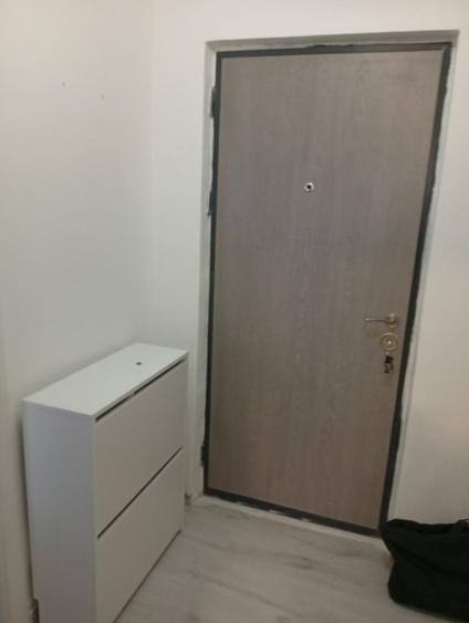 Apartament cu 2 camere semidecomandat în Craiovița Nouă