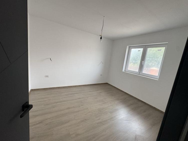 Casă cu 3 camere cu Teren 500 Mp în Sânmihaiu Român