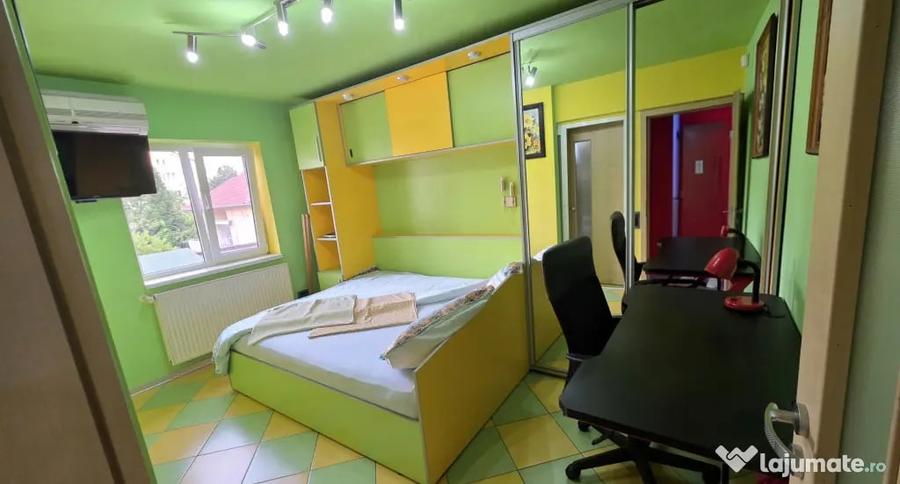 Apartament cu 4 camere decomandat în Complex Studențesc