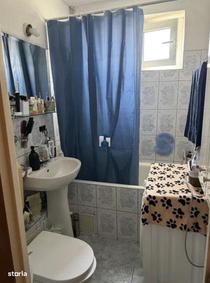 Apartament cu 3 camere semidecomandat în Giurgiului