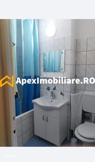 Garsonieră decomandată în Decebal
