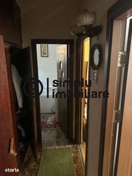 Apartament cu 3 camere decomandat în Rovine