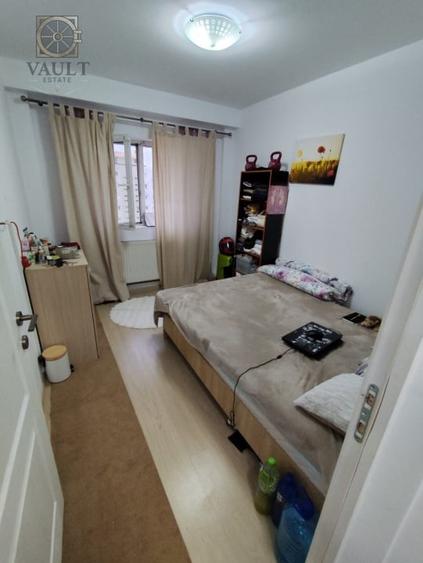 Apartament cu 4 camere semidecomandat, mobilat în Rahova