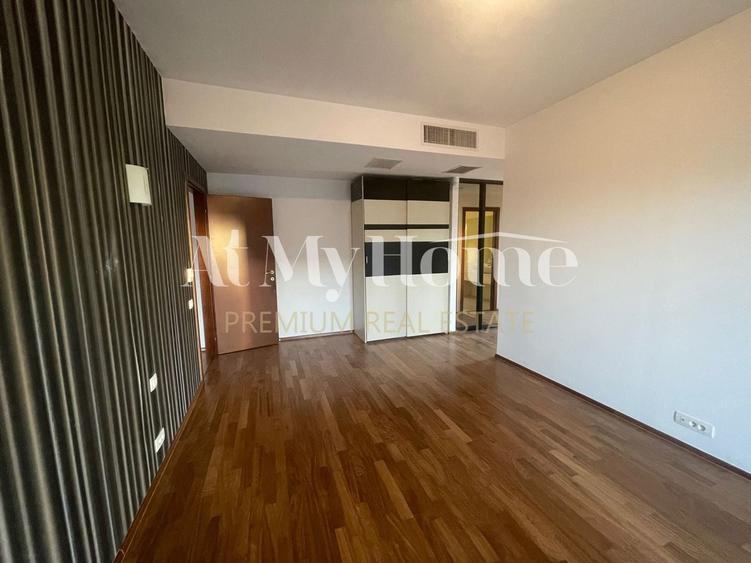 Apartament cu 4 camere decomandat, mobilat în Băneasa
