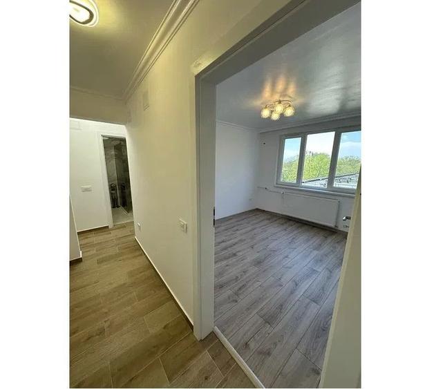 Apartament cu 4 camere semidecomandat în Drumul Taberei