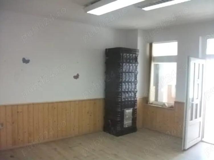 Casă cu 5 camere cu Teren 500 Mp în Central