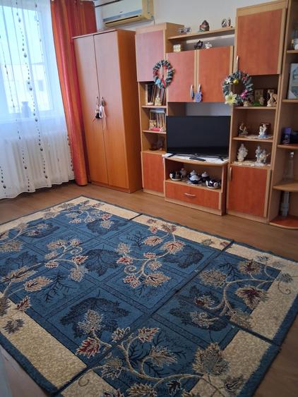 Apartament cu 4 camere semidecomandat în Drumul Taberei