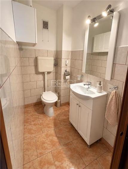 Apartament cu 3 camere decomandat, mobilat în Calea București
