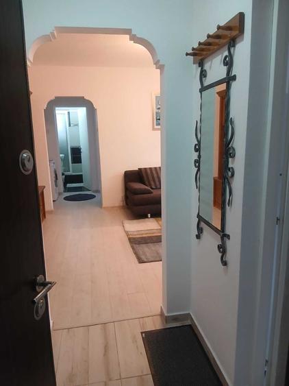Apartament cu 2 camere semidecomandat în Cetate