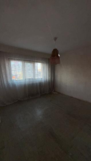 Apartament cu 3 camere decomandat în Ampoi 3