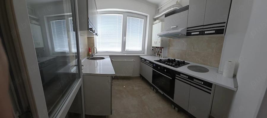 Garsonieră decomandată în Roșu