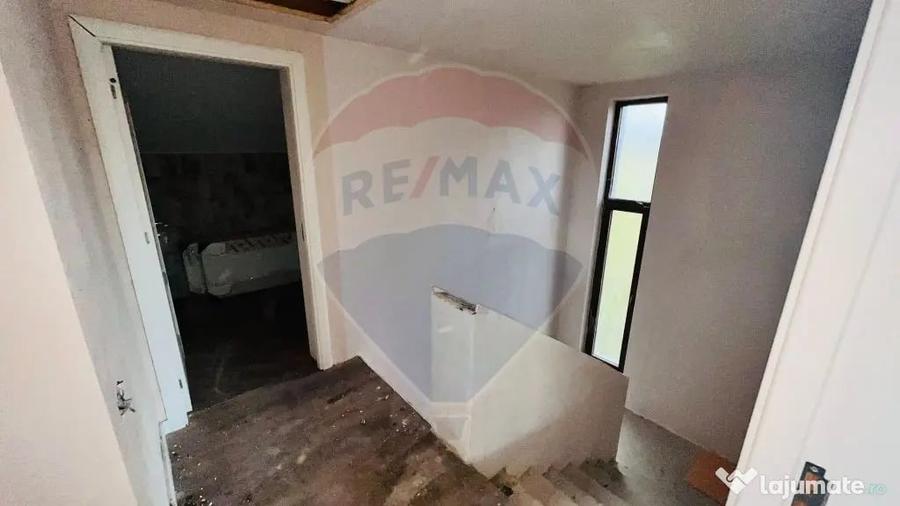 Casă cu 4 camere cu Teren 300 Mp în Hidiș