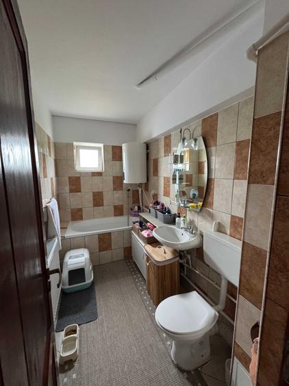 Apartament cu 3 camere semidecomandat în Vlădeni