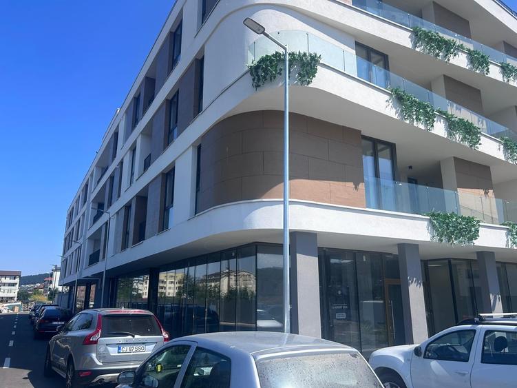 Spațiu comercial, de 70 mp, în Florești