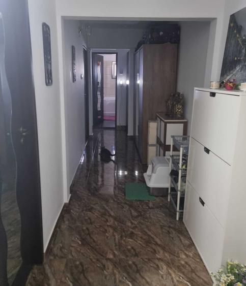 Apartament cu 3 camere decomandat în Trivale