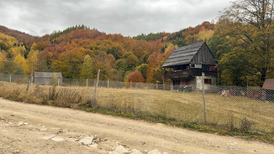 Teren de 2419 mp, în Iscroni