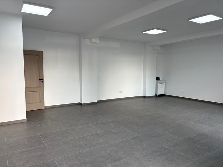 Spațiu comercial, de 45 mp, în Petrești