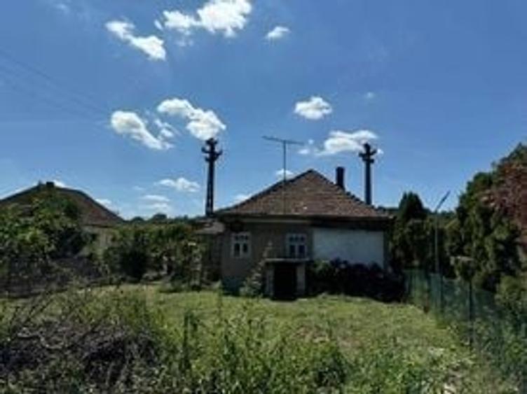 Casă cu 4 camere cu Teren 700 Mp în Hodișa