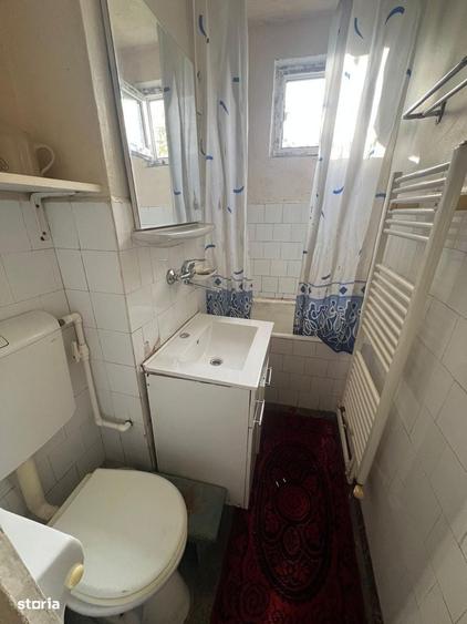 Apartament cu 3 camere semidecomandat în Micro 19