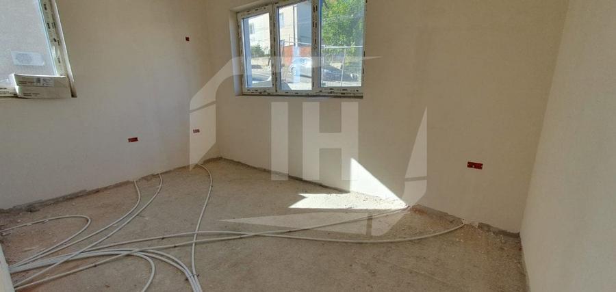 Duplex cu 5 camere cu Canalizare în Dâmbul Rotund