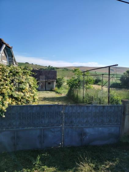 Casă individuală cu 2 camere cu Teren 3750 Mp în Ceanu Mare