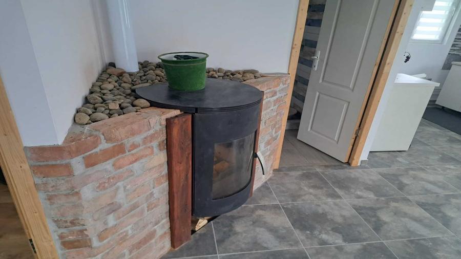 Casă cu 2 camere în Oroiu