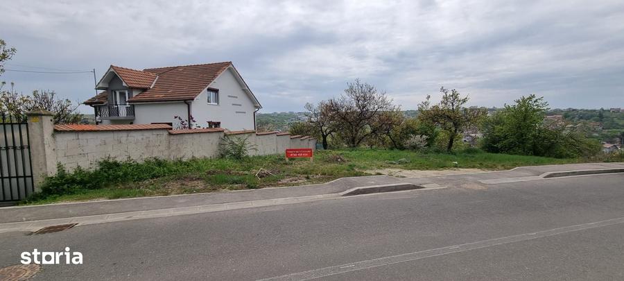 Teren de 1607 mp, în Oncea
