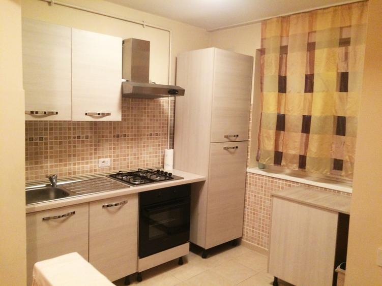 Apartament cu 3 camere semidecomandat în Crângași