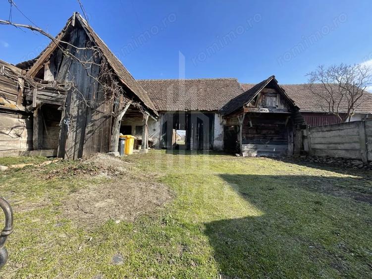 Casă cu 3 camere cu Teren 1464 Mp în Porumbacu de Jos