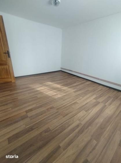 Casă cu 3 camere decomandat cu Teren 500 Mp în Central
