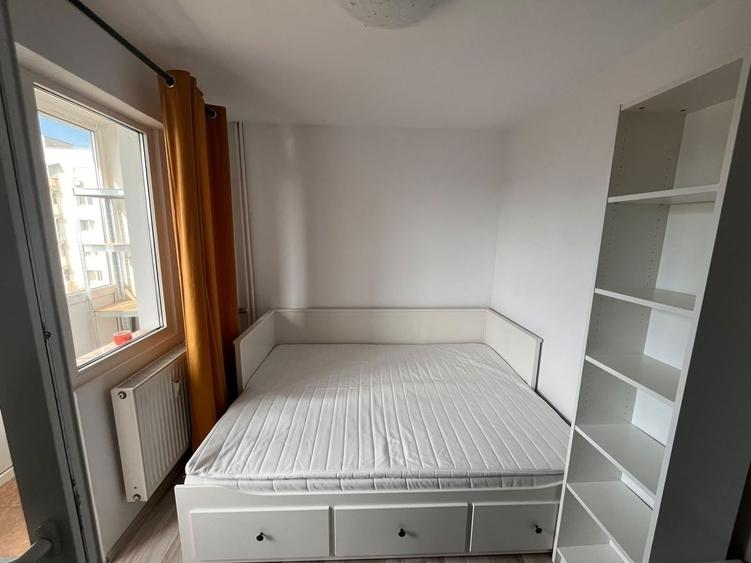 Apartament cu 2 camere semidecomandat, mobilat în P-ța Victoriei