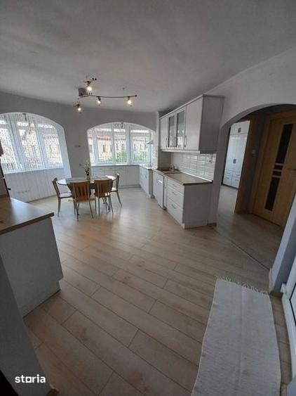 Apartament de vanzare, cu 4 camere, situat in zona garii - 1