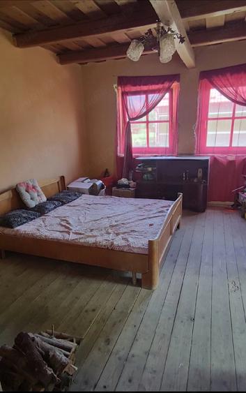 Casă cu 2 camere cu Teren 1400 Mp în Cheșa