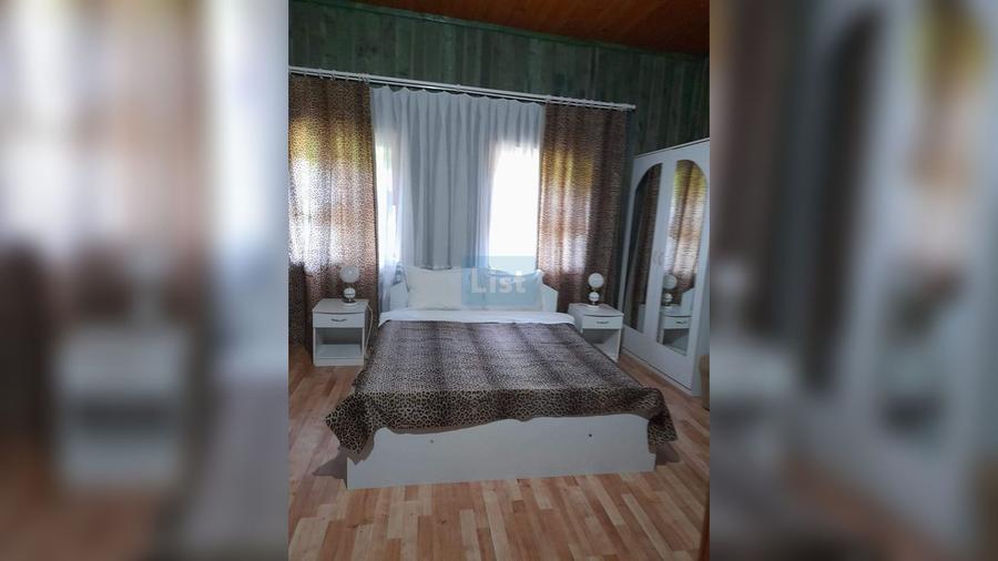Casă cu 10 camere cu Teren 1857 Mp în Lepșa