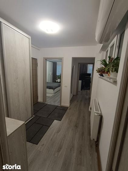 Apartament cu 3 camere, mobilat în Tei