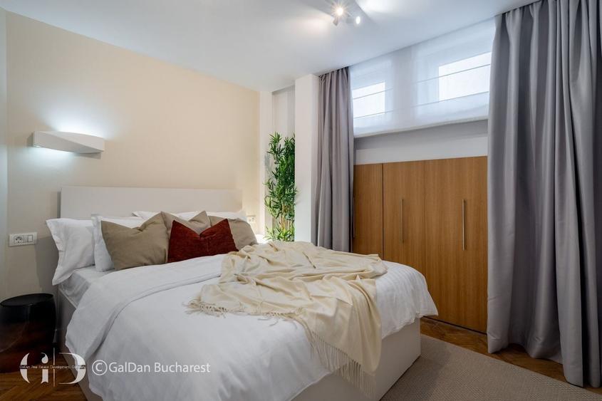 Apartament cu 4 camere în P-ța Universității