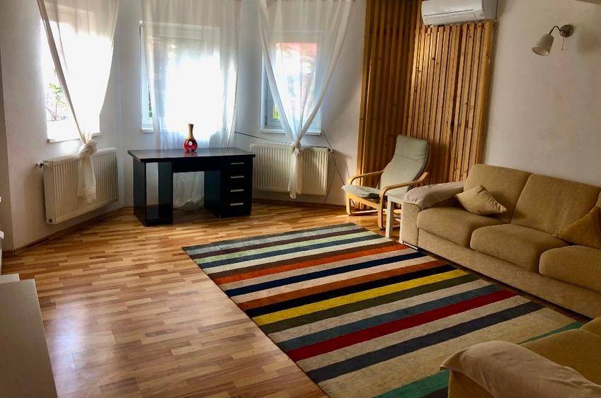 Casă individuală cu 5 camere cu Canalizare în Central