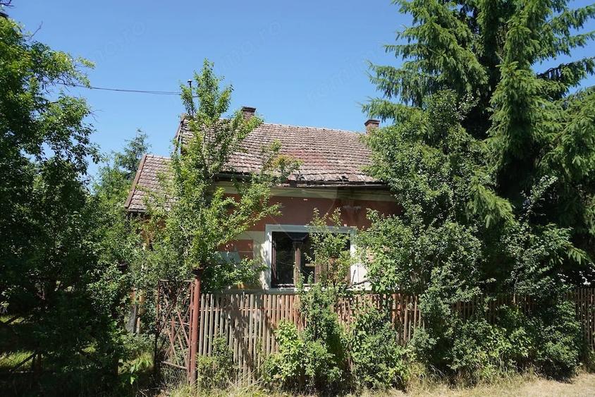 Casă cu 2 camere cu Teren 1958 Mp în Tisa