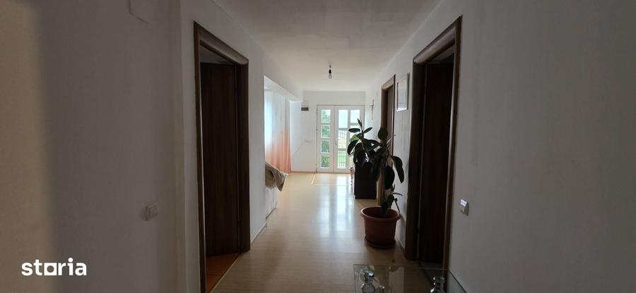 Casă cu 4 camere cu Teren 1164 Mp în Colceag