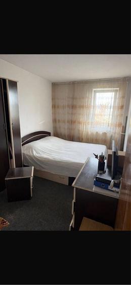 Apartament cu 3 camere semidecomandat în Războieni