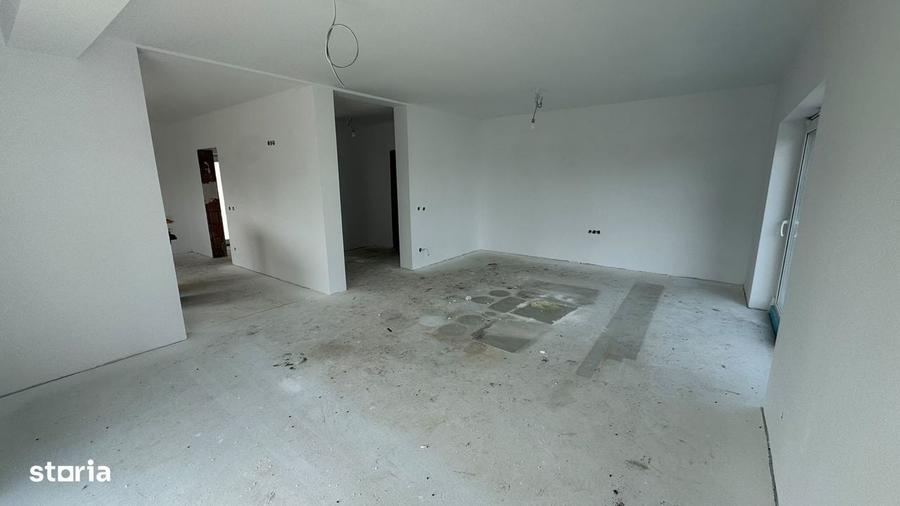 Casă cu 4 camere în Sadu
