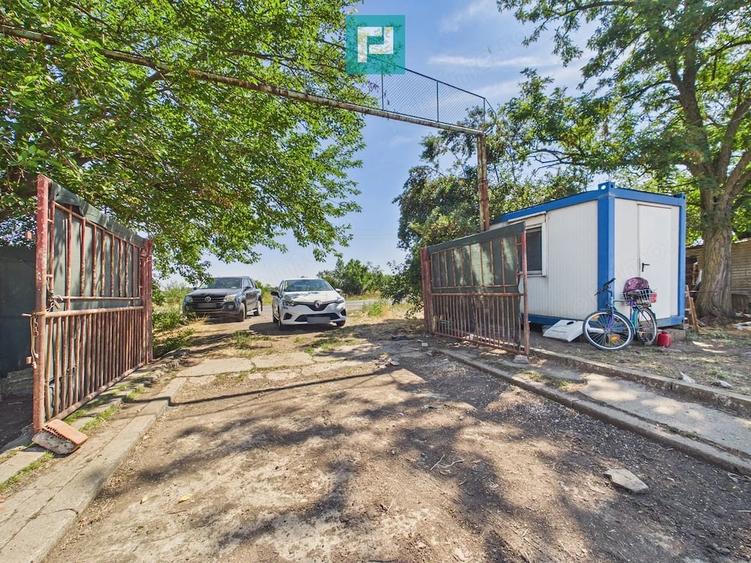 Teren de 146866 mp, în Periferie