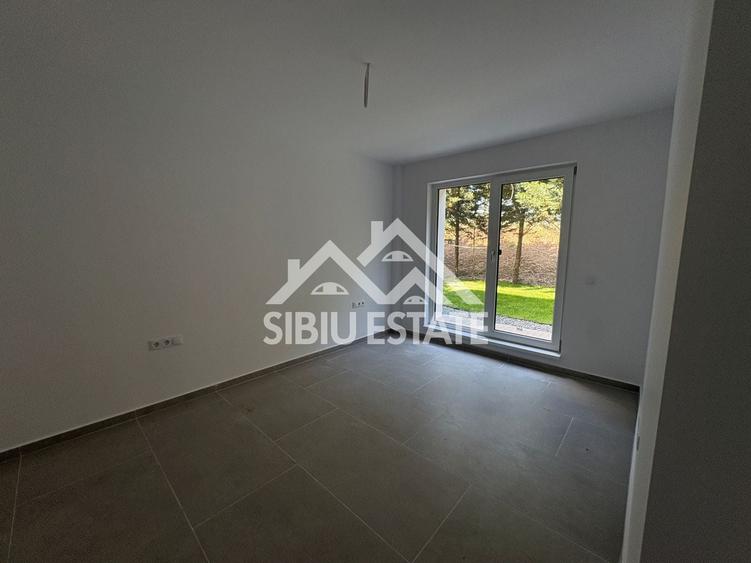 Apartament cu 3 camere decomandat în Cristian