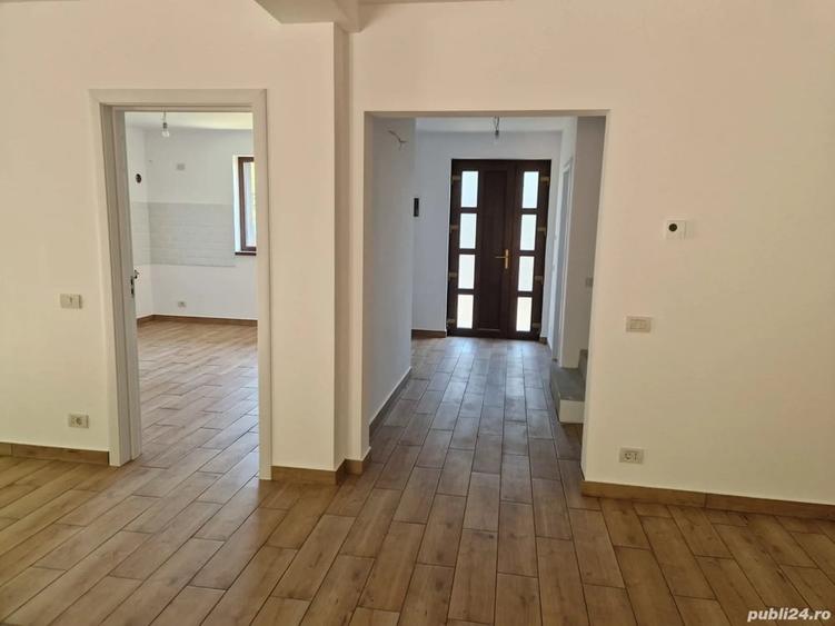 Casă cu 5 camere cu Teren 400 Mp în Ghimbav