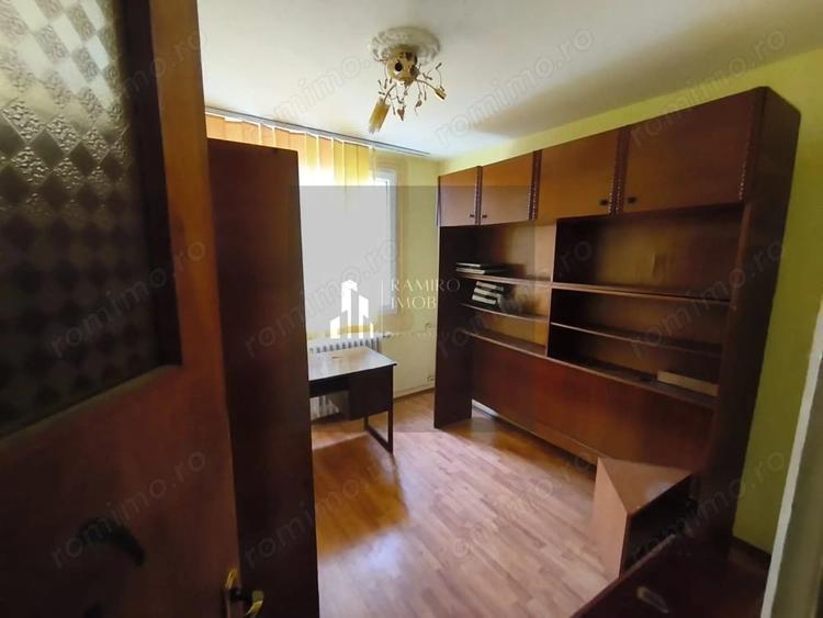 Apartament cu 3 camere semidecomandat în 1 Decembrie 1918