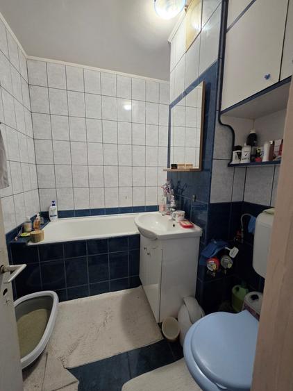 Apartament cu 3 camere semidecomandat în Iancului