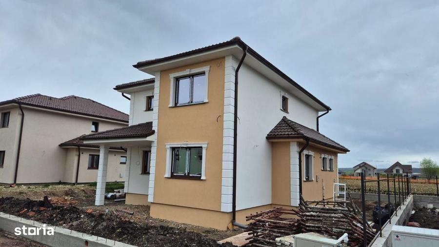 Casă cu 4 camere cu Teren 320 Mp în Șelimbăr
