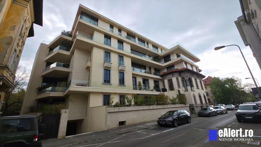 Apartament cu 3 camere semidecomandat în Dacia