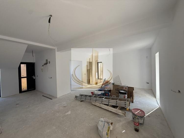 Duplex cu 4 camere cu Canalizare în Sânandrei
